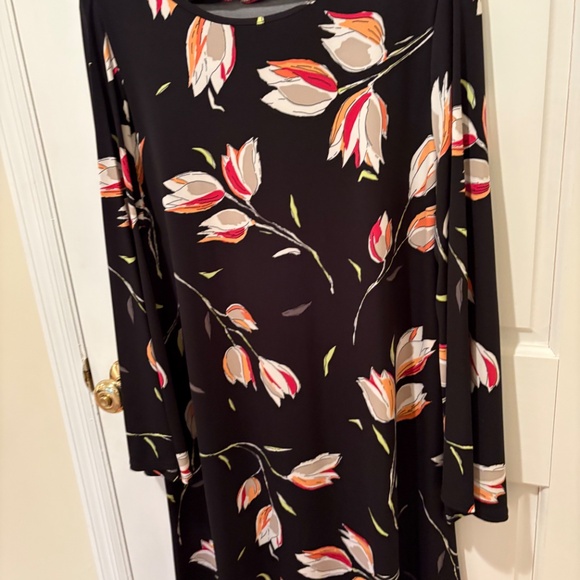 Black dress with fun floral pattern size XL. Cute fit - like new - Picture 2 of 6